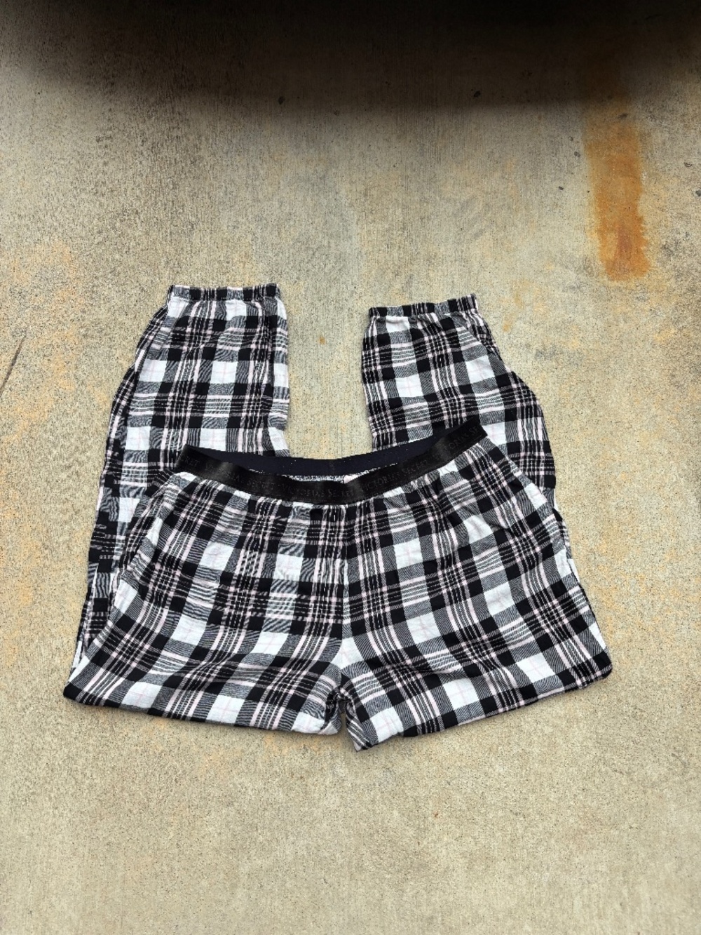 Victoria’s Secret Black & White Metallic Plaid Flannel Joggers Large